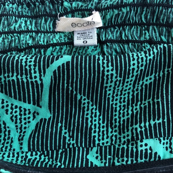 Ecote Leigh Green Leaf Printed Strapless Crop Top - Picture 8 of 8